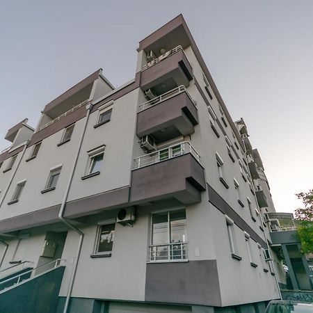 One Bedroom Apartment With Private Parking سكوبجي المظهر الخارجي الصورة