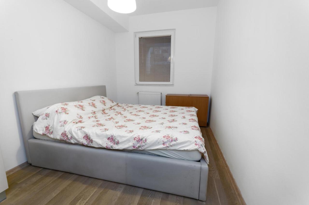 One Bedroom Apartment With Private Parking سكوبجي المظهر الخارجي الصورة