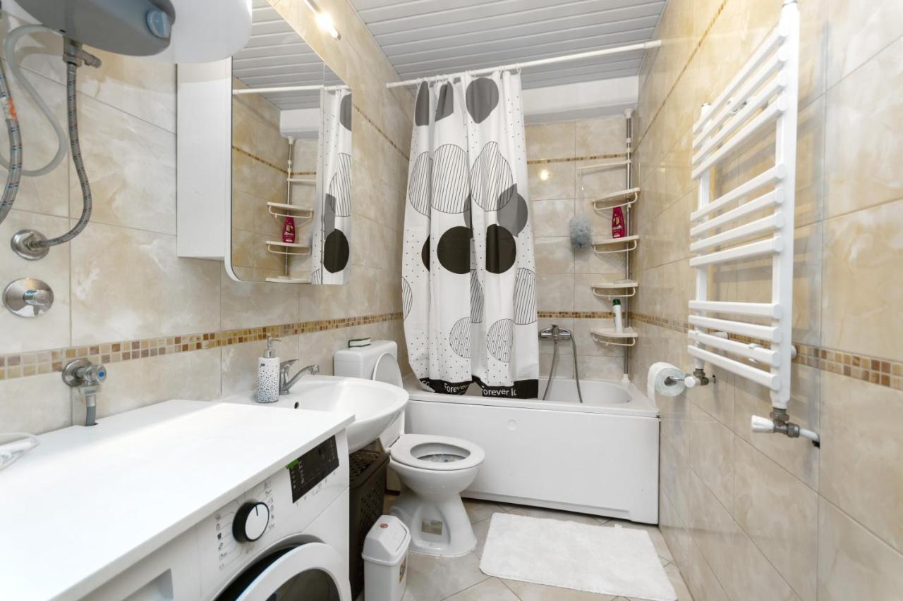 One Bedroom Apartment With Private Parking سكوبجي المظهر الخارجي الصورة