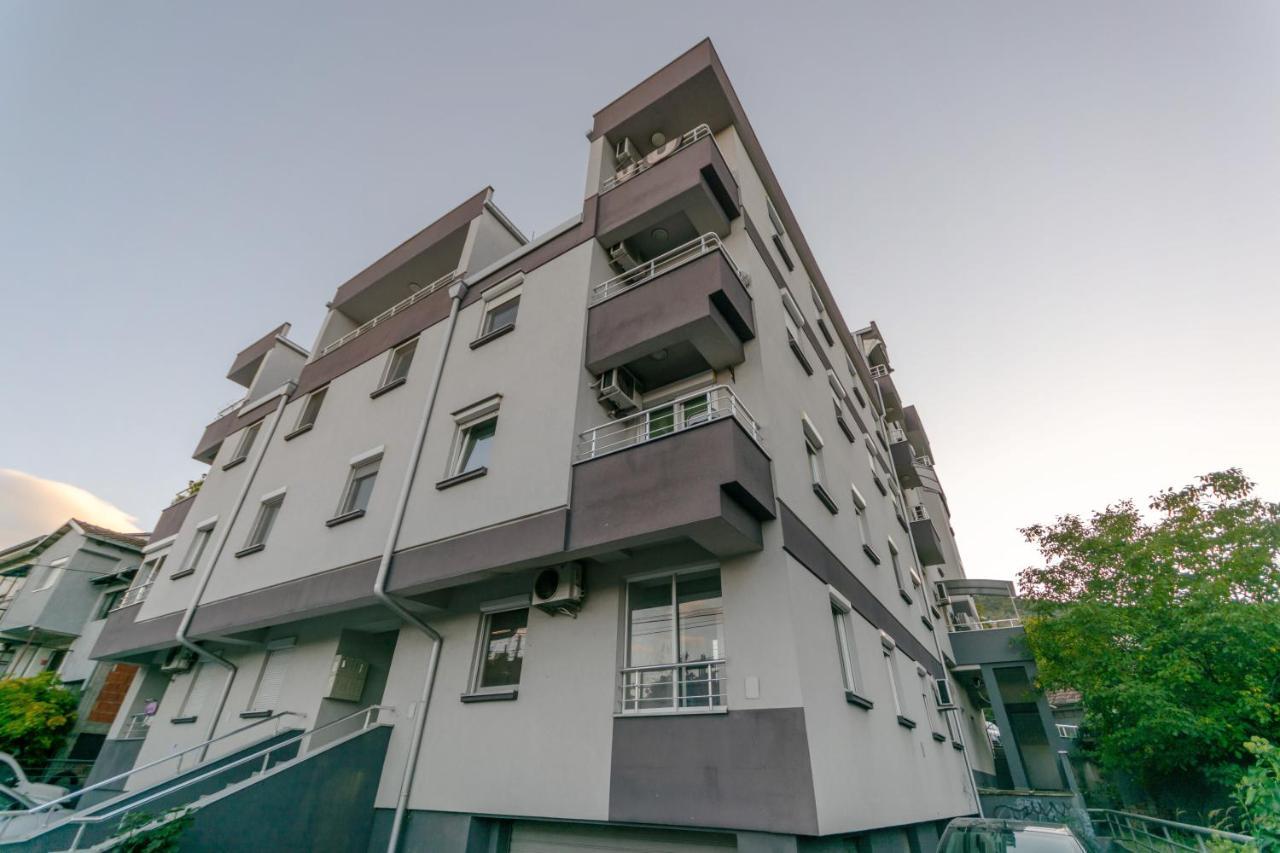 One Bedroom Apartment With Private Parking سكوبجي المظهر الخارجي الصورة